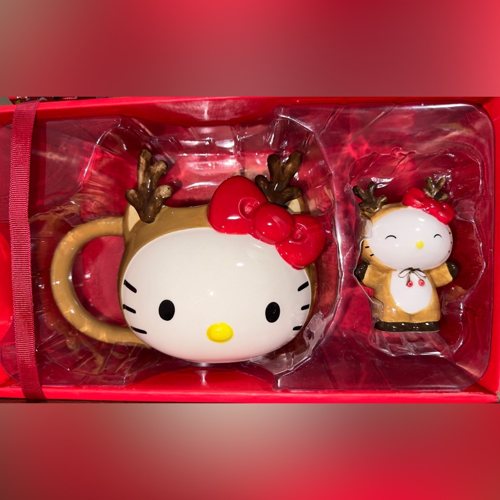 SUPER CUTE 🥰 CHRISTMAS HELLO KITTY FACE FIGURAL DEER 🦌 MUG AND FIGURINE GIFT SET